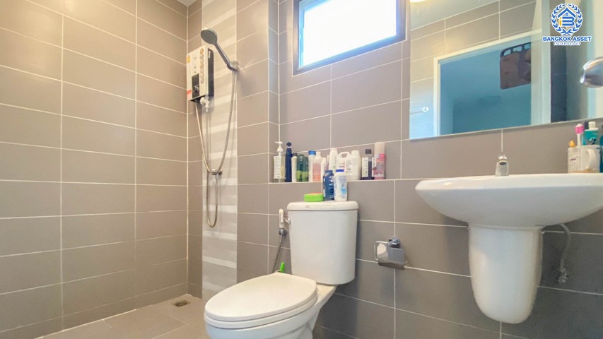 *****ทาวน์เฮ้าส์มือสองย่านนนทบุรี ม.พลีโน่ ราชพฤกษ์-รัตนาธิเบศร์ หลังมุม! บนเนื้อที่ 24.1 ตร.ว. ฟังก์ชัน 3 ห้องนอน 2 ห้องน้ำ 2 ที่จอดรถ แถมฟรี! 3 เครื่องปรับอากาศ 1 เครื่องทำน้ำอุ่น สภาพดีเหมาะแก่การเข้าอยู่ เฟอร์นิเจอร์บิวท์อินพร้อม ใกล้รถไฟฟ้าสายสีม่วง "สถานีบางพลู" และทางด่วน "ศรีรัช-วงแหวนรอบนอก"